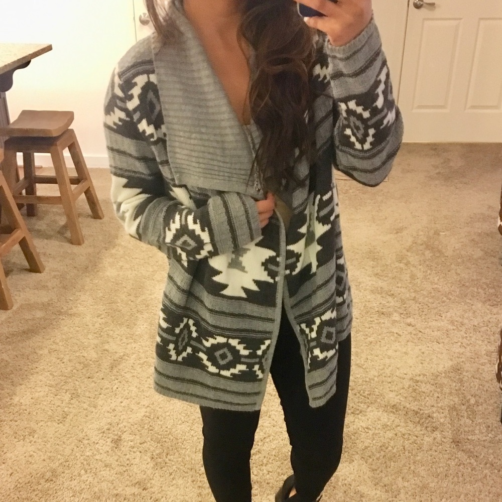NWOT Aztec cozy tribal cardigan